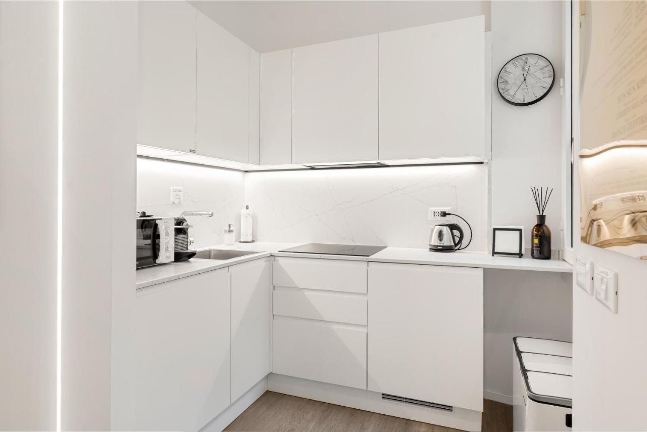 Modern Quiet Super Central Luxury Apartment Милано Екстериор снимка