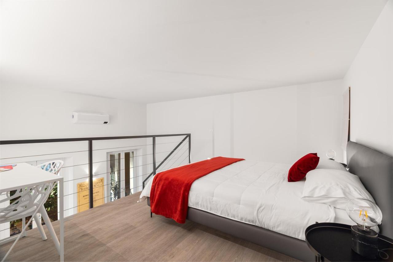 Modern Quiet Super Central Luxury Apartment Милано Екстериор снимка