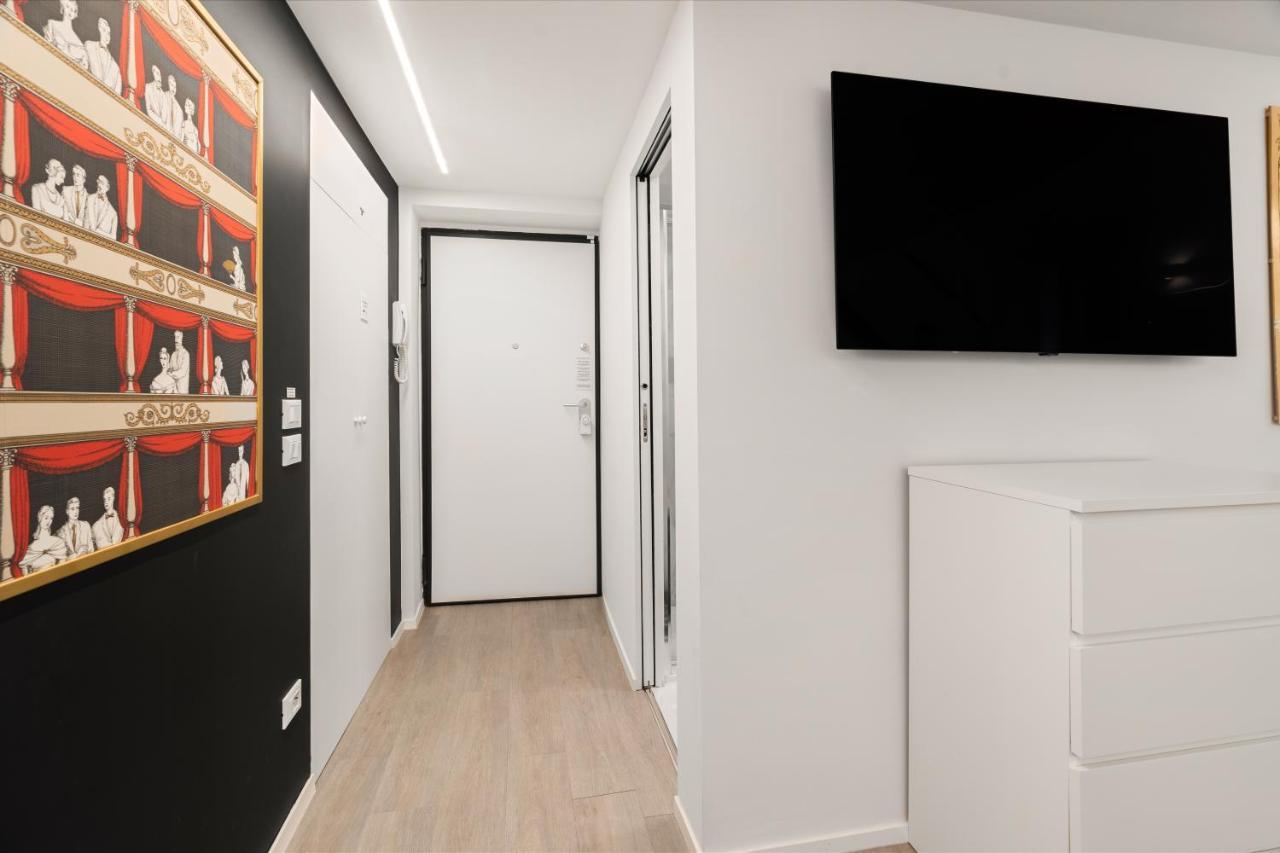 Modern Quiet Super Central Luxury Apartment Милано Екстериор снимка