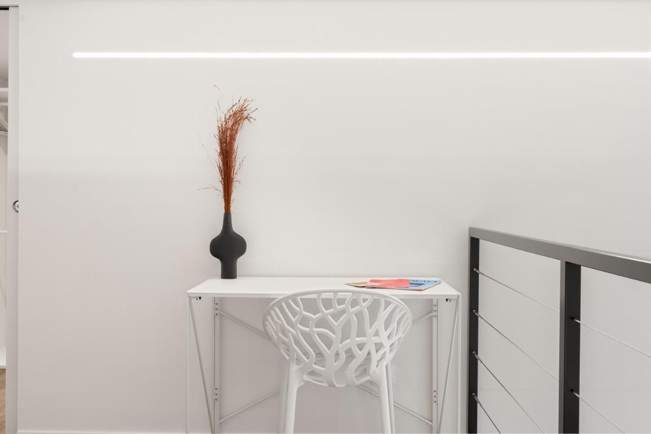 Modern Quiet Super Central Luxury Apartment Милано Екстериор снимка
